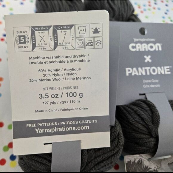 Carbon x Pantone Dane Gray Yarn 2 Hanks 1 Free - Picture 3 of 6